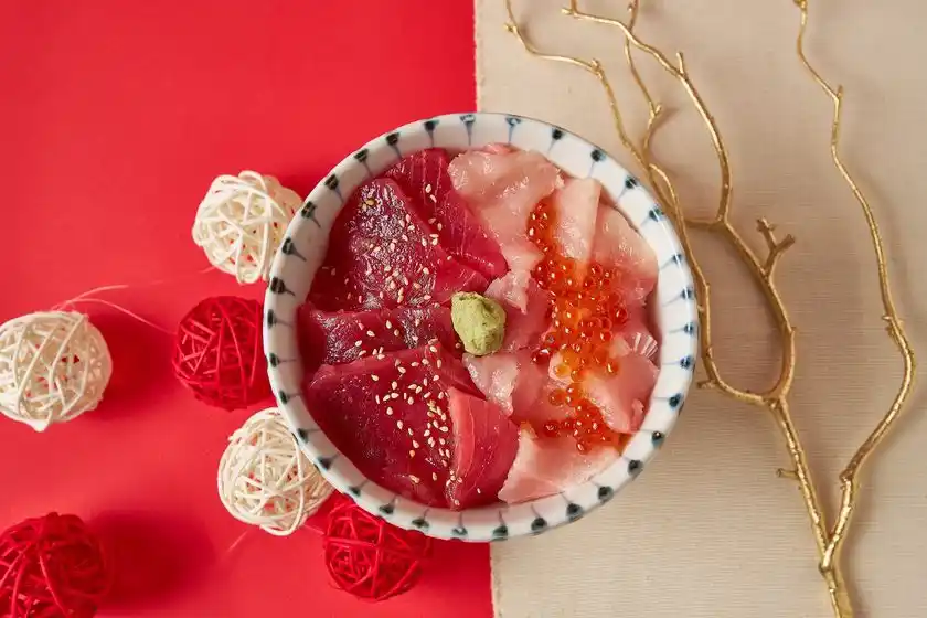 まぐろ紅白丼