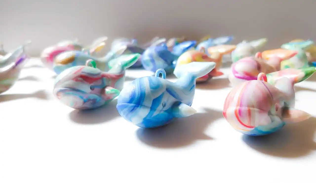 廃プラスチックから生まれた“世界にひとつのクジラ”が話題 唐津発アップサイクルアート「The Whale」、ふるさと納税返礼品に