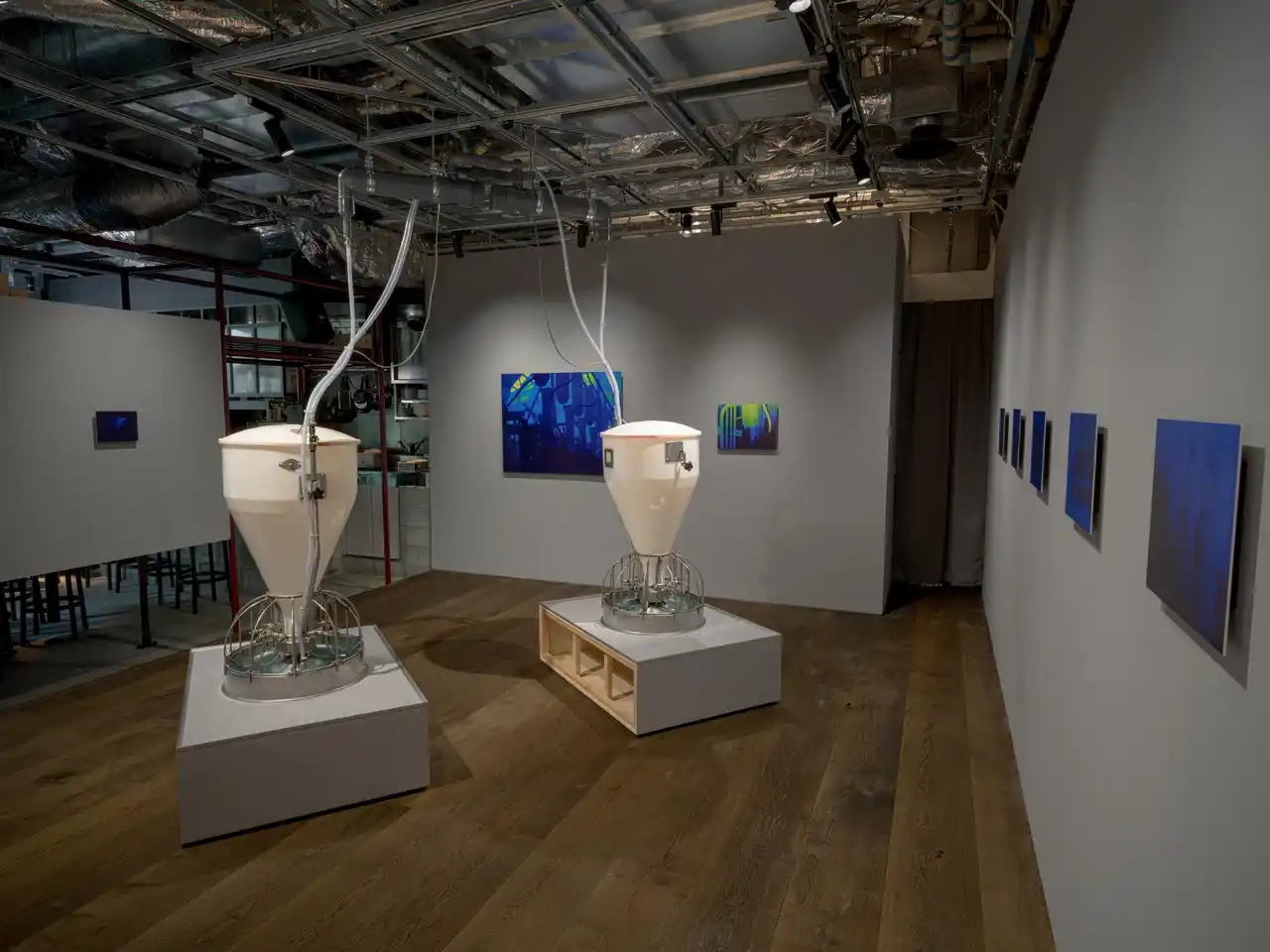 アーティストデュオ・MESの個展「カイ／KA-I」をGallery & Restaurant 舞台裏（麻布台ヒルズ）で2025年7月4日(金)からスタート