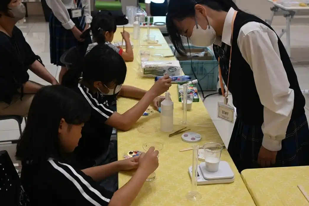 【独立行政法人国立高等専門学校機構】 【高知高専】女子学生が講師となり、高知県文化財団と子ども向けイベントを開催