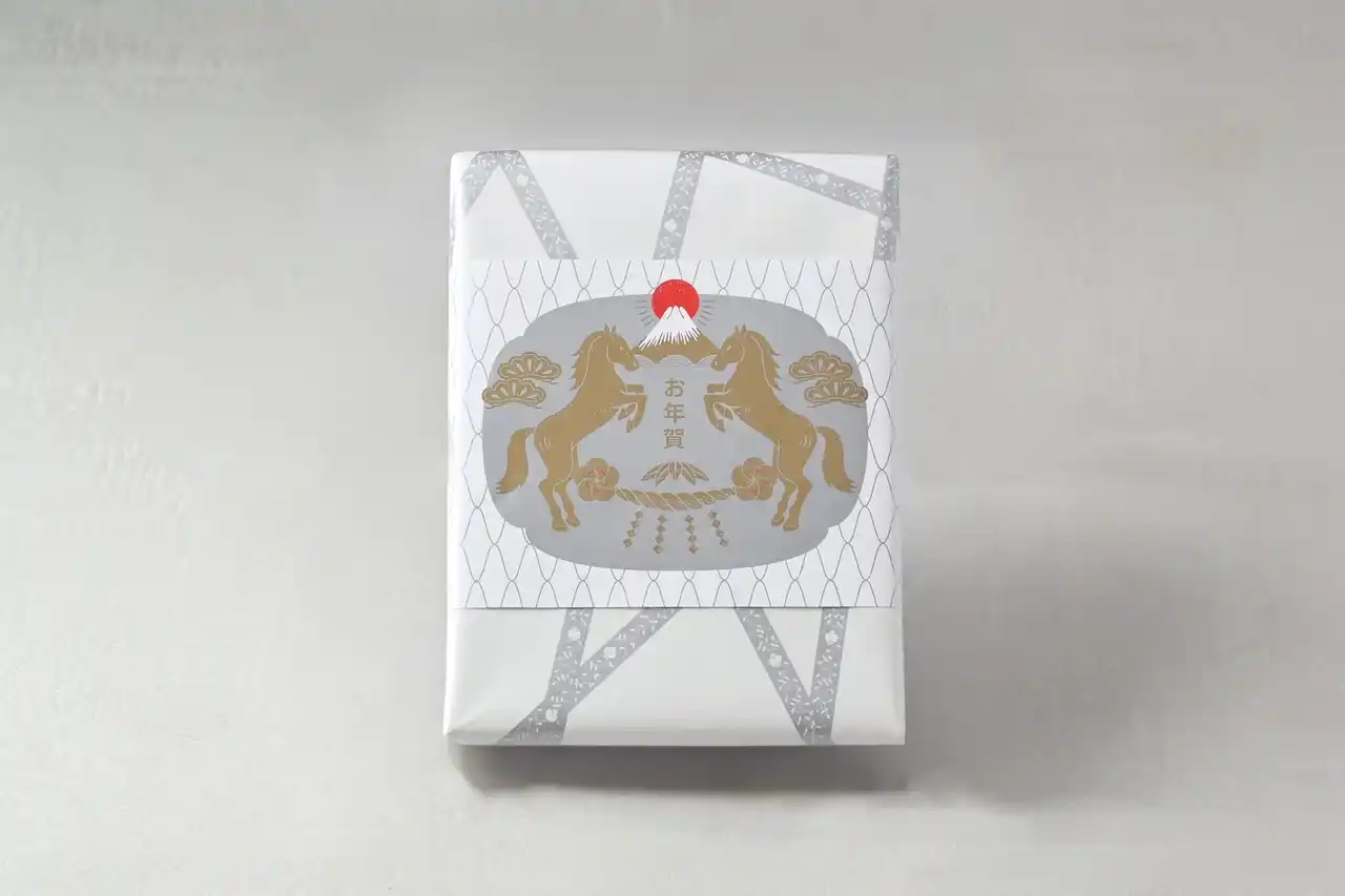 【株式会社七葉】 【nana’s green tea】12/15より手土産用わらび餅を全国で期間限定発売～熟練職人が練り上げるわらび餅に”お正月限定のし”を添えて～