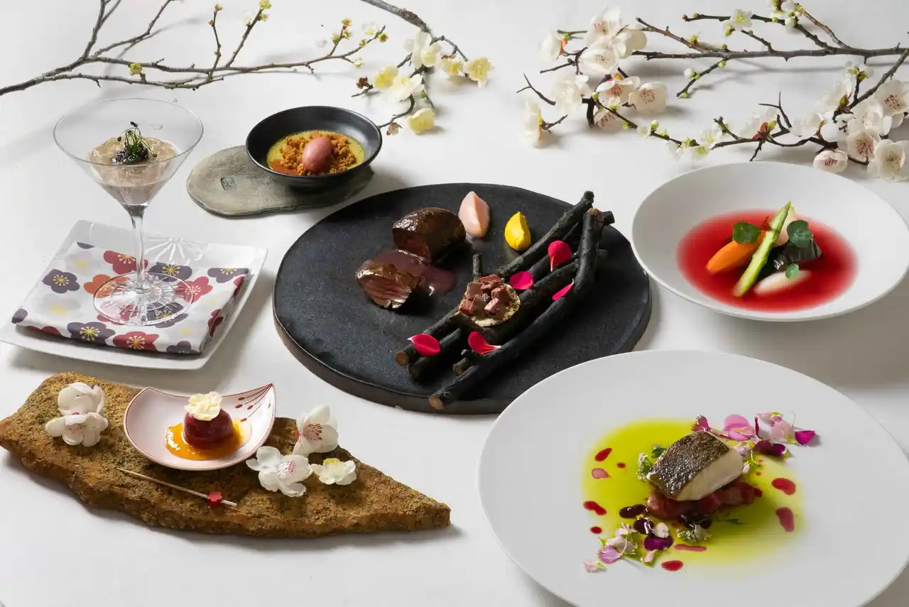 各位越生梅林梅まつりの時期に合わせて“梅の1年の移ろい”をテーマとした宿泊者向けディナーコースを提供開始。1月にメディア向け試食会を開催します
