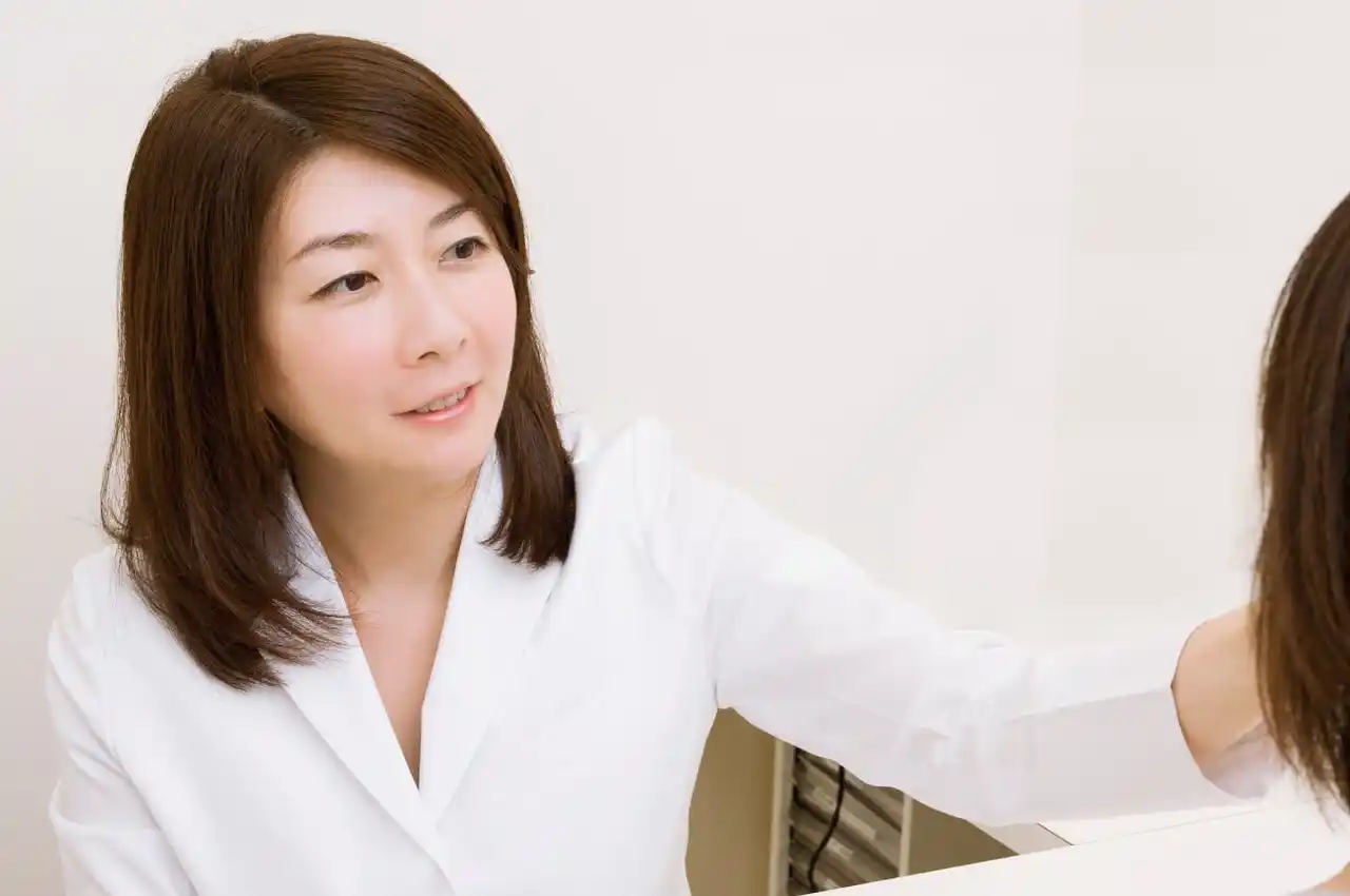 【美容皮膚科タカミクリニック】ニキビ跡の凹み・毛穴の開きを改善し、肌の凹凸をなめらかに整える2つの新施術