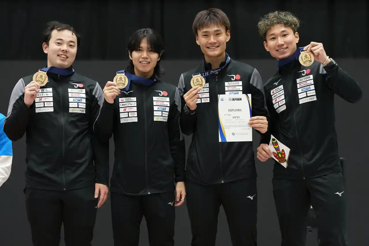 【公益社団法人日本フェンシング協会】 【フェンシング】2025-2026シーズン初メダル獲得！ワールドカップ（日本／福岡）男子フルーレで日本代表チームが銅メダル獲得！