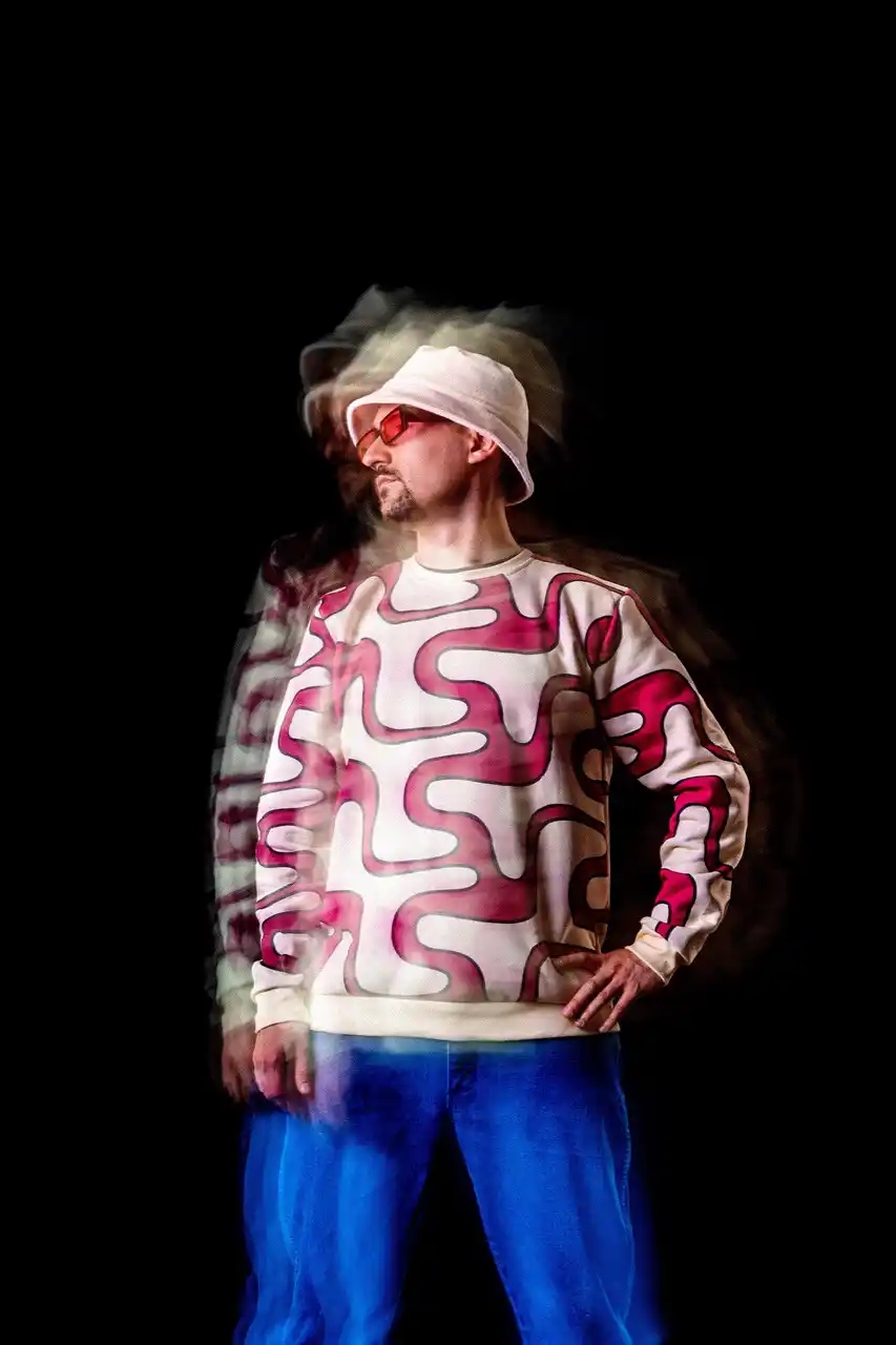 【The Orchard Japan】 フィンランドのプロデューサーMisha × cocabonaが、ボストン出身のシンガーToriToriとラッパーLatrell Jamesを迎え新曲「Long Way From Home」をリリース