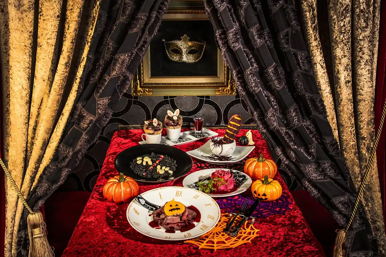 【DDグループ】 池袋ハロウィン2025｜アリスの世界に迷い込む！ハートの女王のお城で過ごすフォトジェニックハロウィン♪ファンタジーレストラン「古城の国のアリス」にて開催