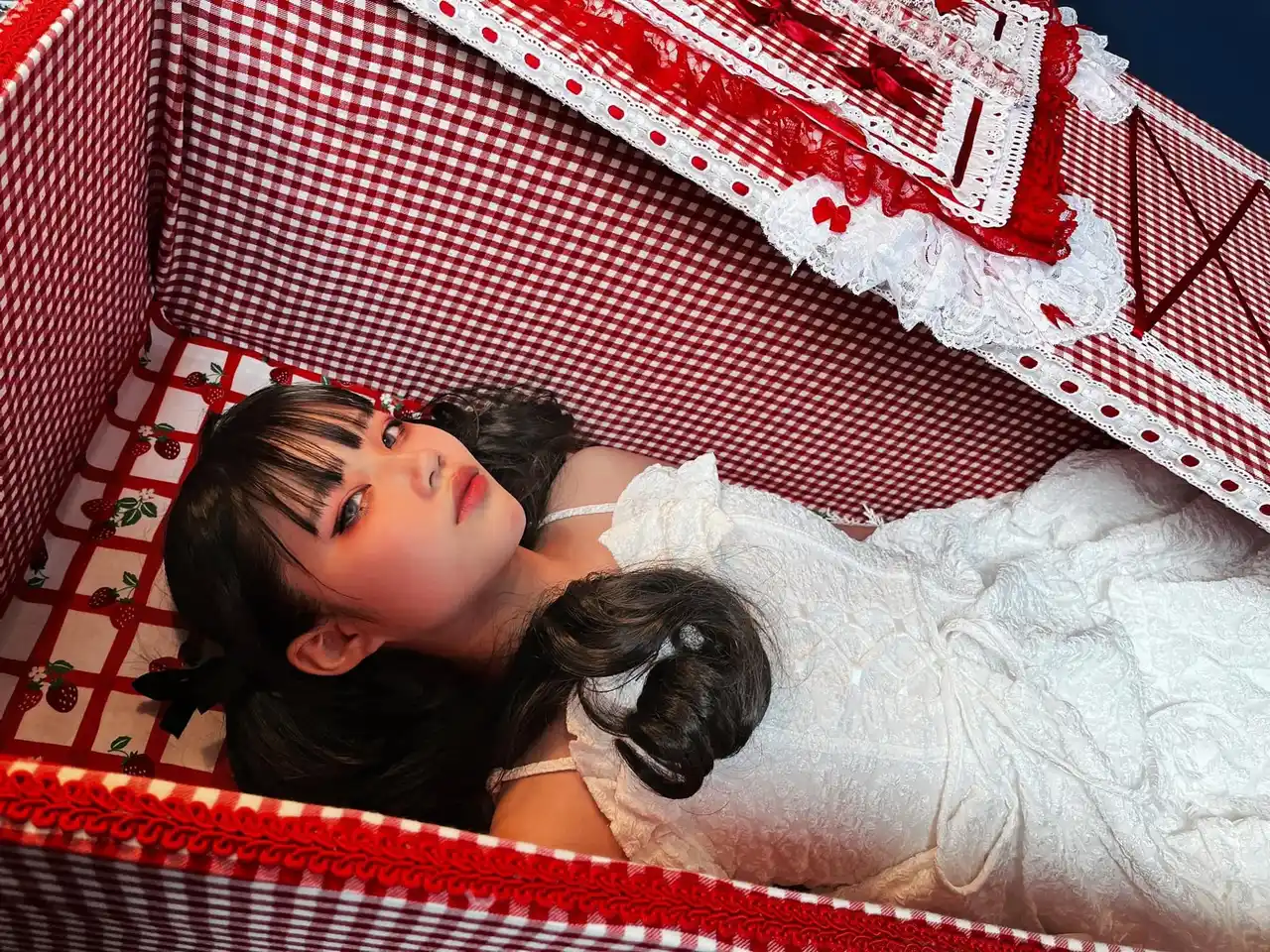 かわいい棺桶のＧＲＡＶＥＴＯＫＹＯが東京・高田馬場の「瞑想空間かんおけｉｎ」とコラボレーション！満足感の高い入棺体験を提供します。