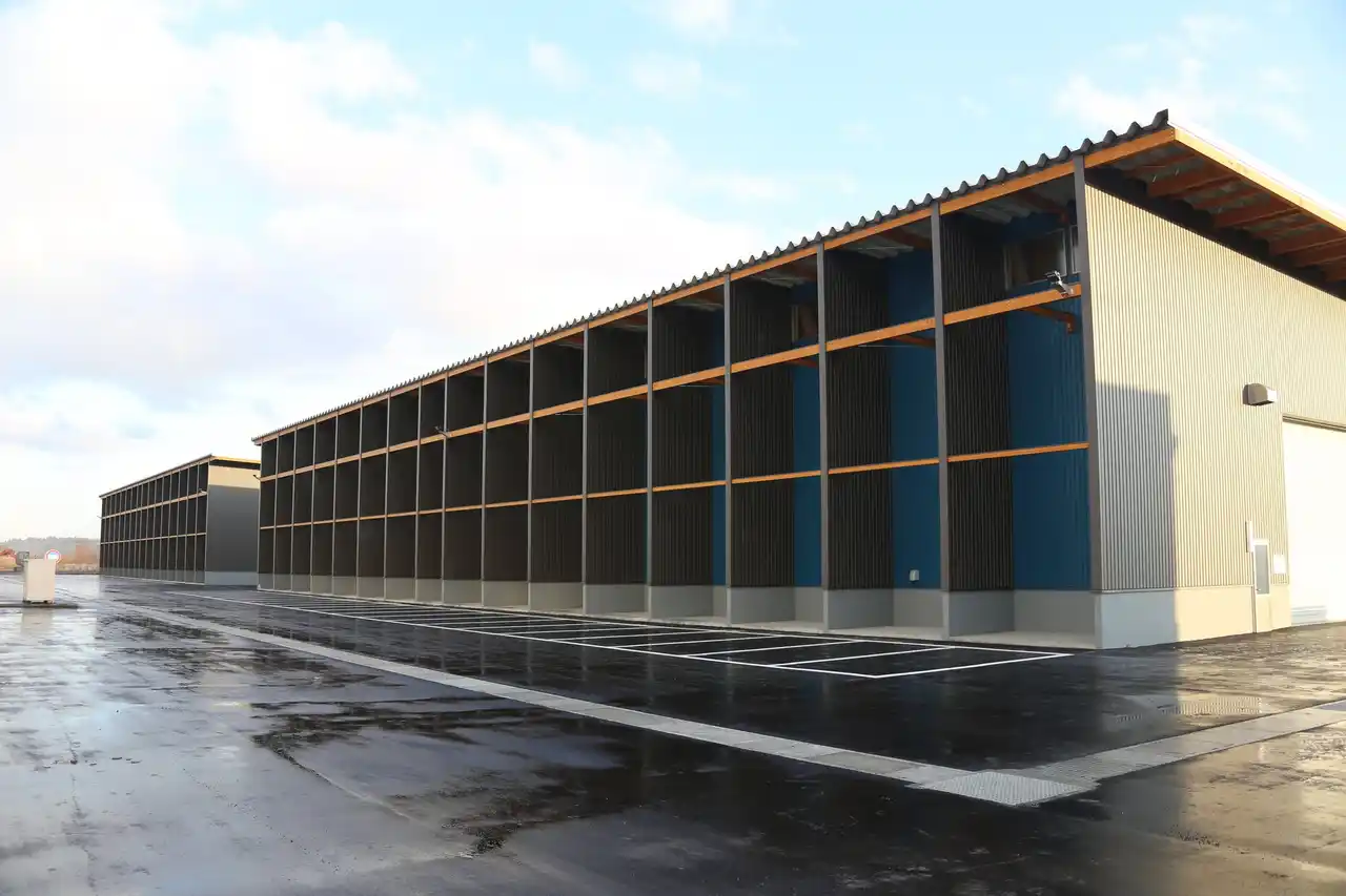 【ファーストプライウッド株式会社】 ファーストプライウッドが多雪区域に大型木造倉庫（17m×57m）を竣工しました