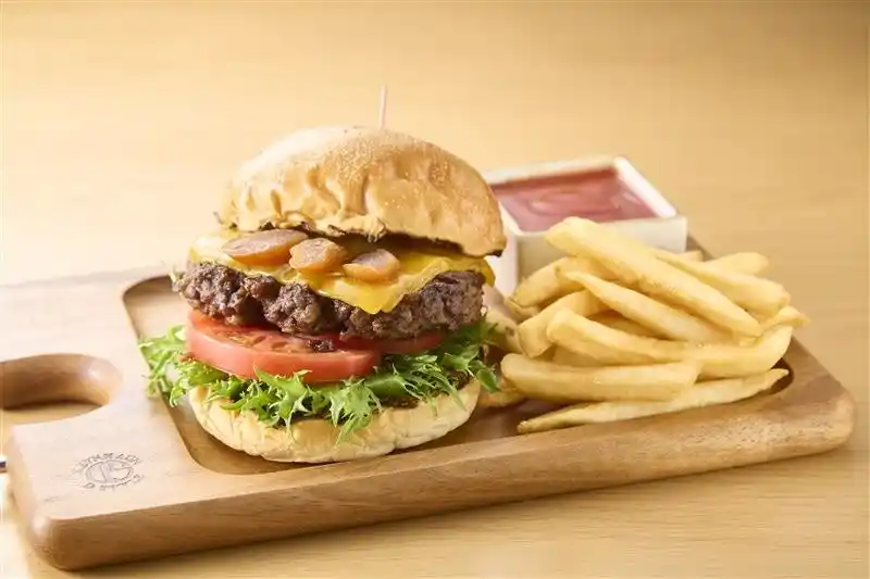 【コートヤード・バイ・マリオット名古屋】「ホテルバーガーラリー in Nagoya」開催！ 名古屋市内13ホテルが参加、個性溢れるバーガーを楽しむ夏のグルメイベント（8月8日～9月15日）