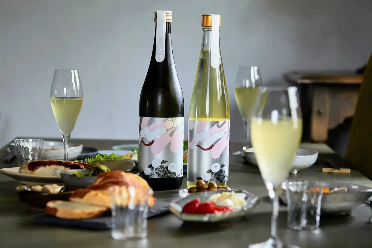 “食を楽しむ人”へ、2つの和酒『KASANE』。和洋折衷な「現代の和食」のための、柚子&茶のスパークリング和酒と日本酒が、7月24日（木）新登場。お取り寄せにも、グルメなあの人への贈り物やギフトにも。