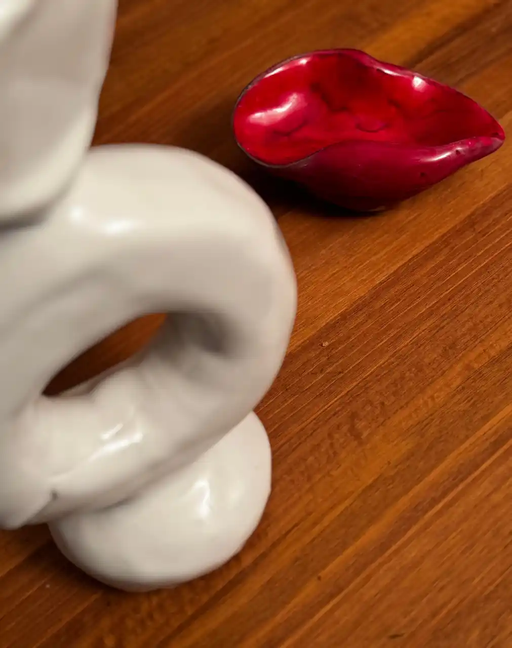 【ハイアット セントリック 銀座 東京】 開業8周年記念！高さ170cmの大型立体展示と鮮烈な“厚成紅”が銀座の空間を彩る 東京陶芸家 辻 厚成 記念作品展「LOVE」を開催