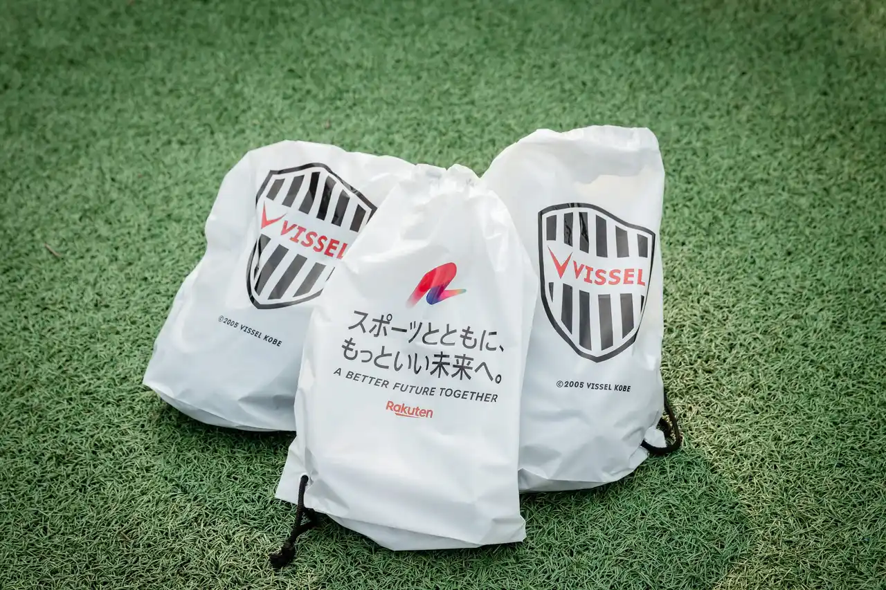 【楽天グループ株式会社】 楽天とヴィッセル神戸、グッズ購入時に不要になった包装プラスチック袋を再生した「ヴィッセル神戸循環型ショッパー」の販売開始を決定
