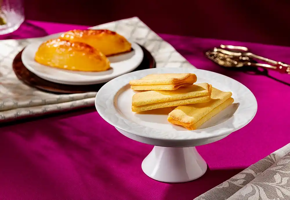 “ロイヤルのスイートポテト”と世界初製法ラングドシャクッキー“バター衣しゃ”が初コラボ!『バター衣しゃ ロイヤルのスイートポテト風』が誕生