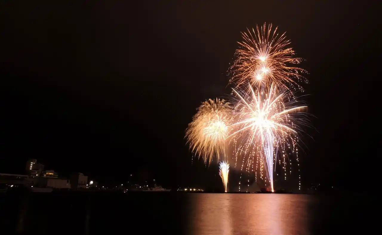 「下田プリンスホテル」「黒船祭花火大会」にあわせ、ホテルから花火海上までの宿泊者限定特別送迎バスを運行　宿泊者向けに快適な観覧環境を提供、混雑緩和と利便性向上へ結果地域ににぎわいをもたらす