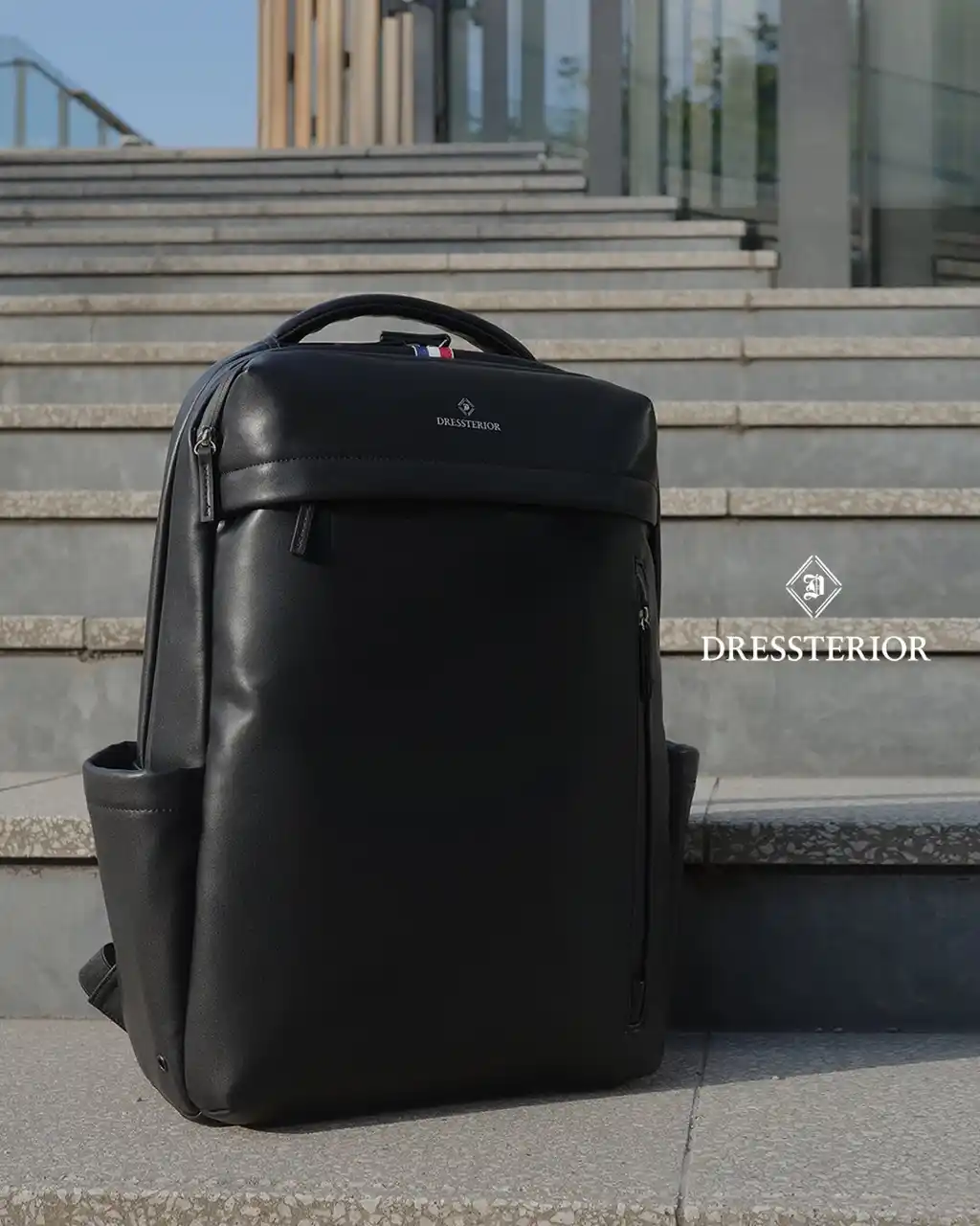 【株式会社 ワールド】 【DRESSTERIOR】爆売れ機能性バッグ「サスペンション バックパック」からオールレザーで仕上げた新作を発表。8月29日（金）よりオンラインストアにて予約開始。