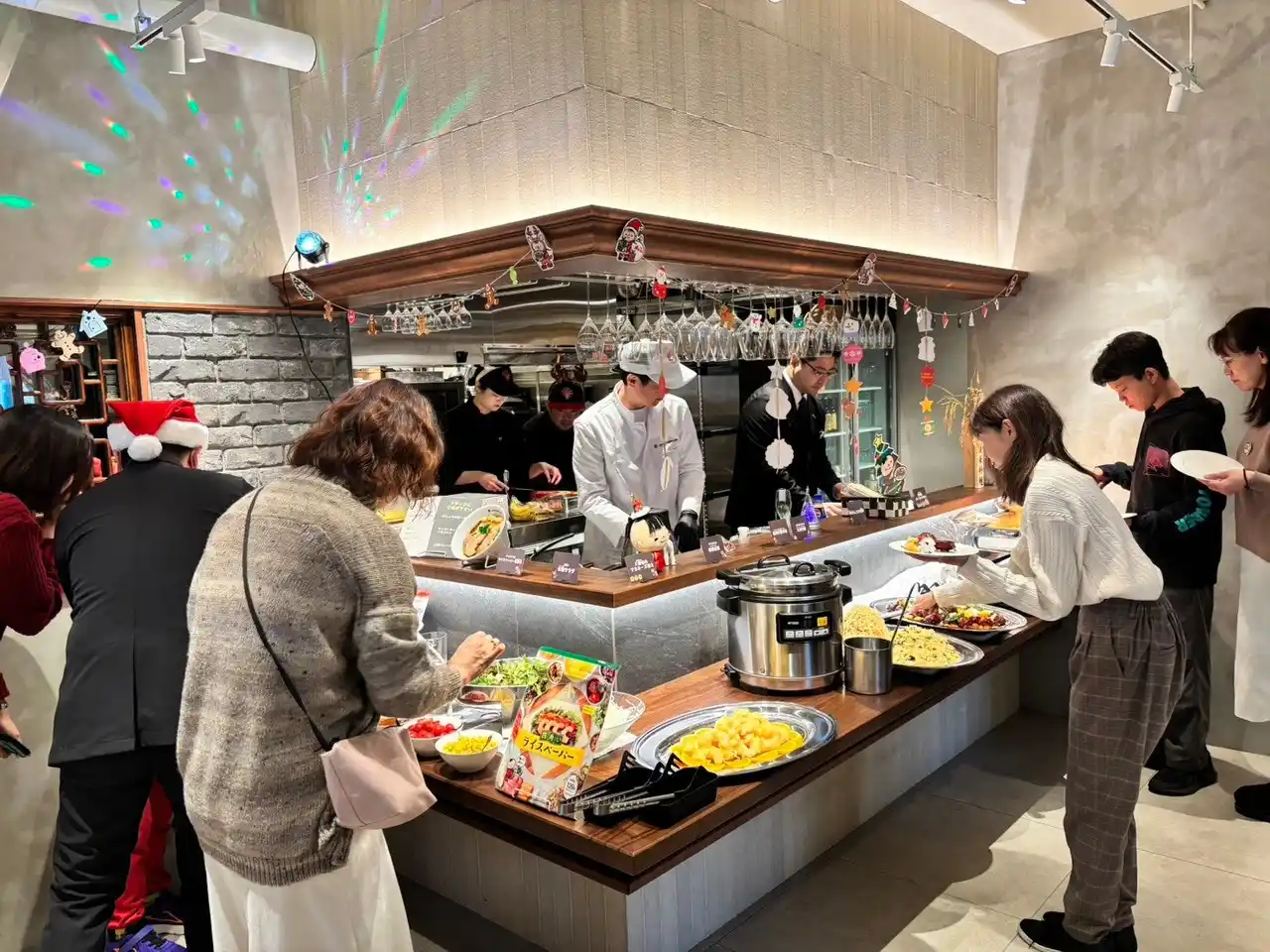 【ケンミン食品株式会社】 クリスマス ファミリーGFブッフェを開催しました