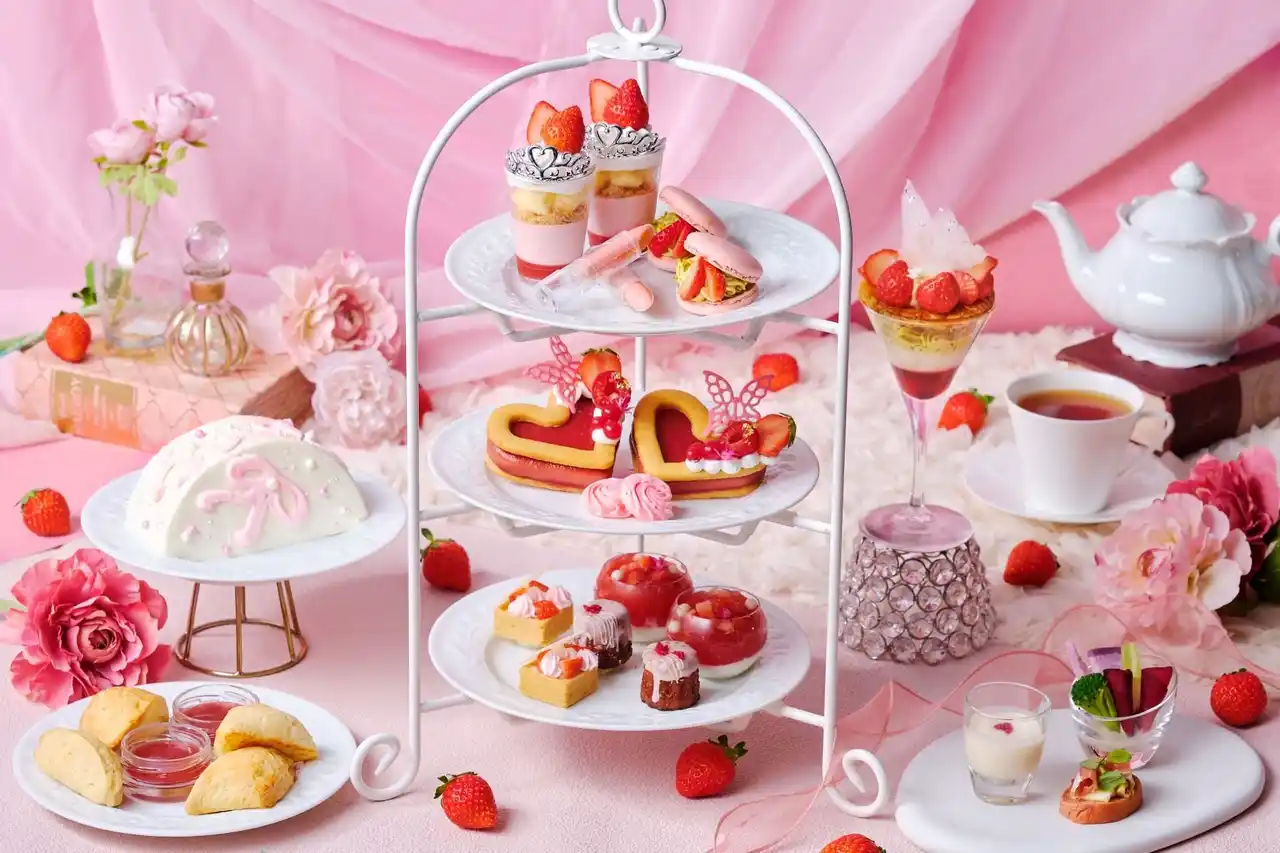【横浜】フレッシュないちごを贅沢に使用した大人ピンクカラーがキュートなご褒美スイーツ 「ストロベリーギフトアフタヌーンティー」