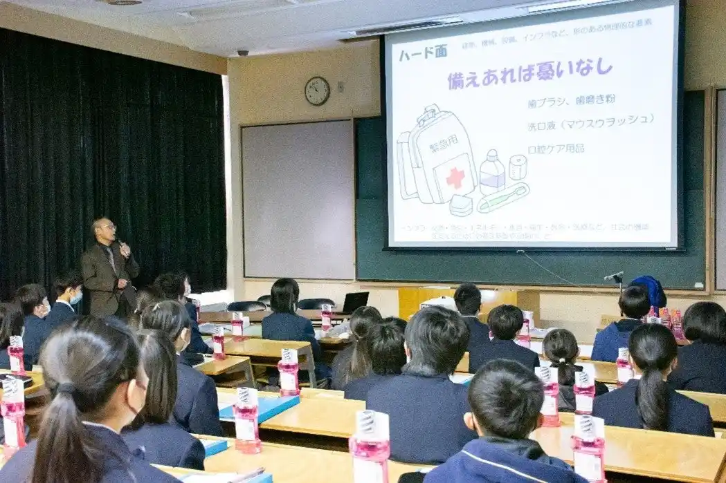 【Kenvue】 【災害時、命を守る口腔ケア】宮城県気仙沼市で特別授業を開催　　‐ 口腔内の菌の観察や災害時の口腔ケアの実践も -