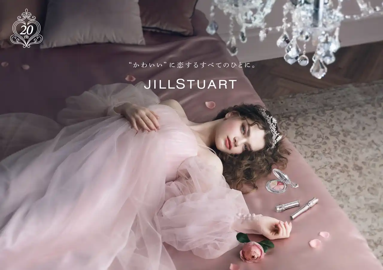 【ジルスチュアート　ビューティ】20周年記念コレクションが登場。ジュエリーボックスのようなきらめきのアイカラーパレットと、限定色のチークカラーを発売。