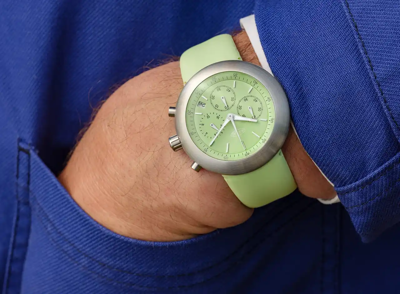 【株式会社大沢商会】 スイス時計ブランド 「IKEPOD / アイクポッド」がエントリーモデルのデザインを刷新、アップデートされた新しいCHRONOPODを発売