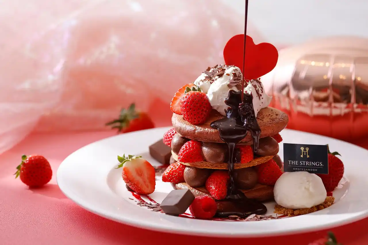 【ザ ストリングス 表参道】甘酸っぱいいちごたっぷり！『メルティーラブ ストロベリー&ショコラパンケーキ』新登場