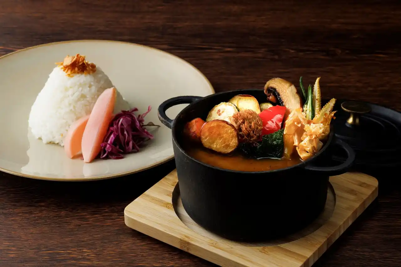 【国際興業株式会社】 箱根ホテル メインダイニング「イル ミラジィオ」夏限定『カレーフェア』開催中！