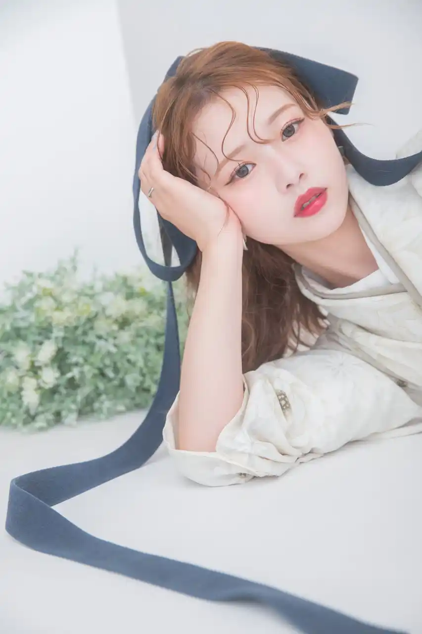 【有限会社三景スタジオ】 "余白で魅せる"minimalなnew style。卒業袴をファッショナブルにスタイリングした新ビジュアルが登場。