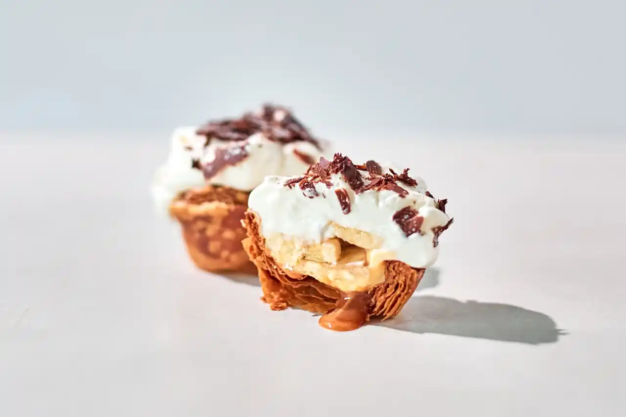 【メゾンカカオ株式会社】 ブランド創業11周年を記念し、鎌倉本店限定。「生チョコバナナパイ」をお届けします。