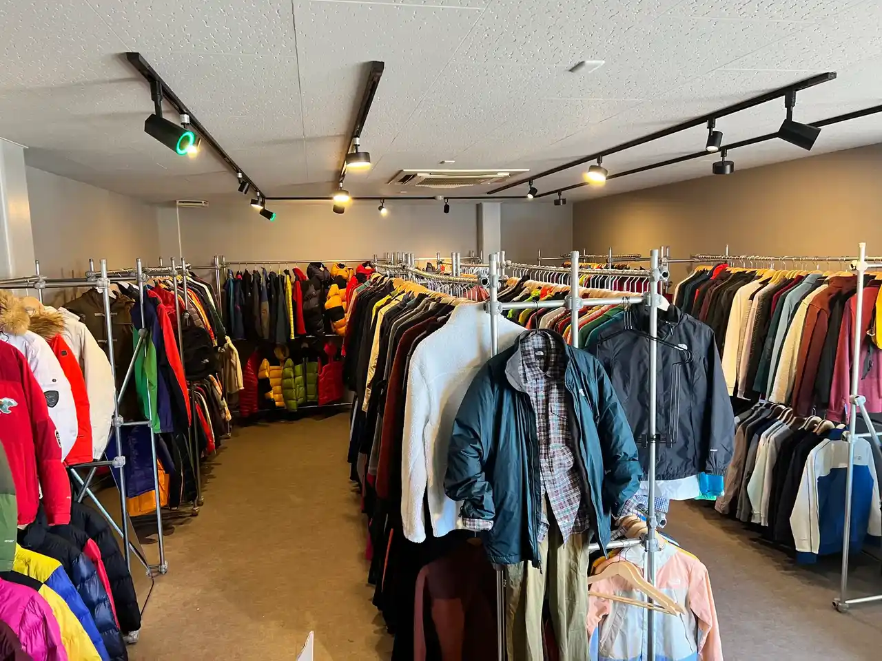 社員の長野移住をきっかけに誕生した新規事業！？韓国モデルのノースフェイス専門リユース「NORTH HWAN」始動