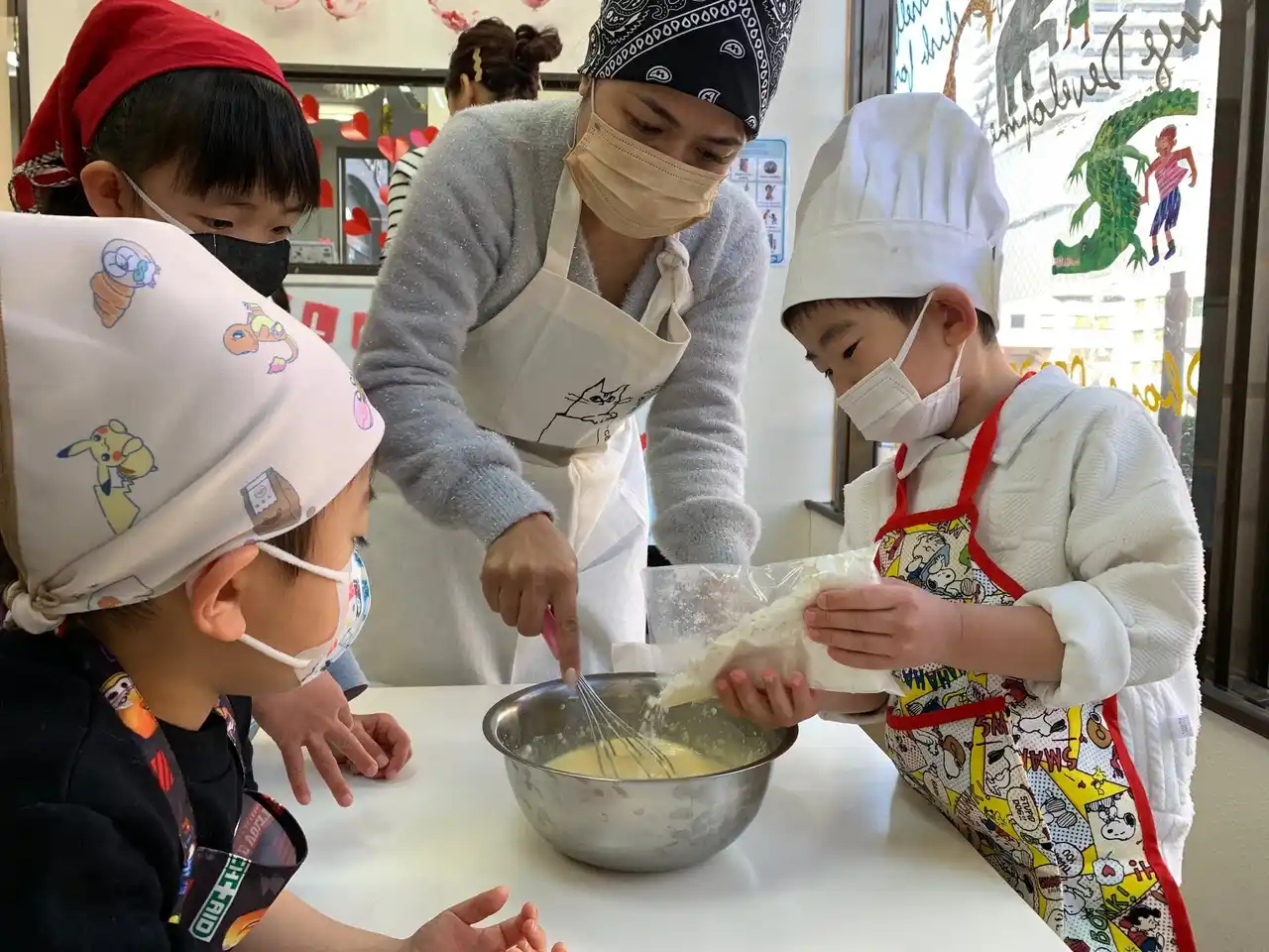 【名古屋・千種】外国人講師と英語でクッキング！園児・小学生向けバレンタインスイーツ作りイベントを開催