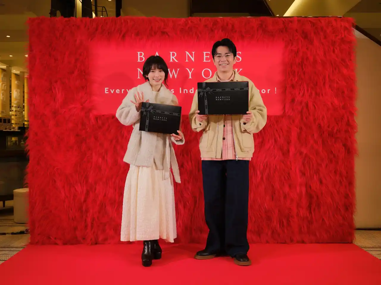 【株式会社バーニーズ　ジャパン】 バーニーズ　ニューヨーク銀座本店に松岡茉優さん・藤森 慎吾さんが来店！ホリデーシーズンのギフト選びは「贈る相手を思い浮かべる時間」