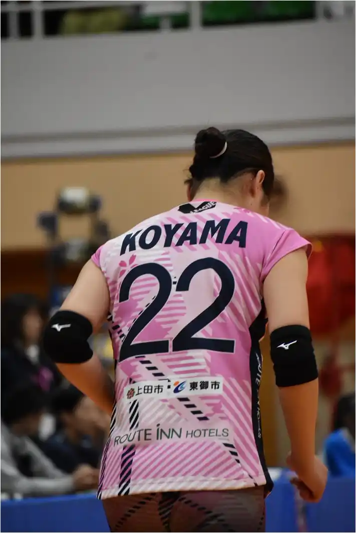 【長野県東御市】女子バレーボールチーム「信州ブリリアントアリーズ」公式ユニフォームに市名広告を掲載