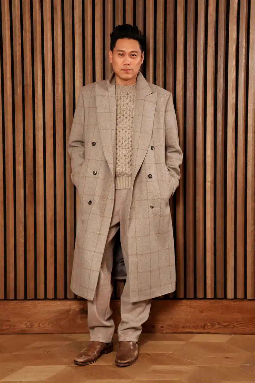 【ロロ・ピアーナ】 ジョン・M・チュウとジョナサン・ベイリーが、映画『ウィキッド 永遠の約束』のプレミアにてロロ・ピアーナを着用