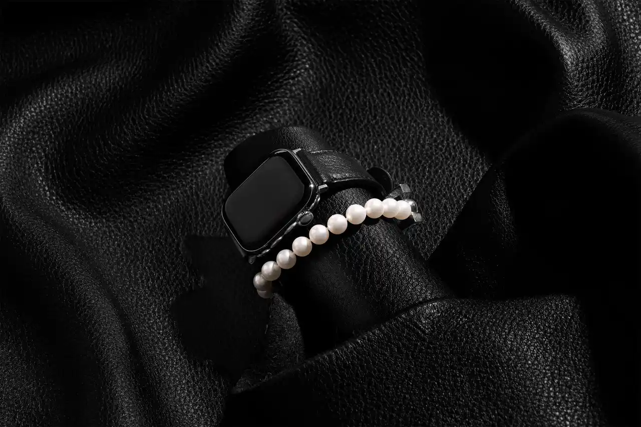 【objcts.io】パールとレザーでスタイルを格上げ。新作Apple Watchバンド3型を期間限定で受注販売。