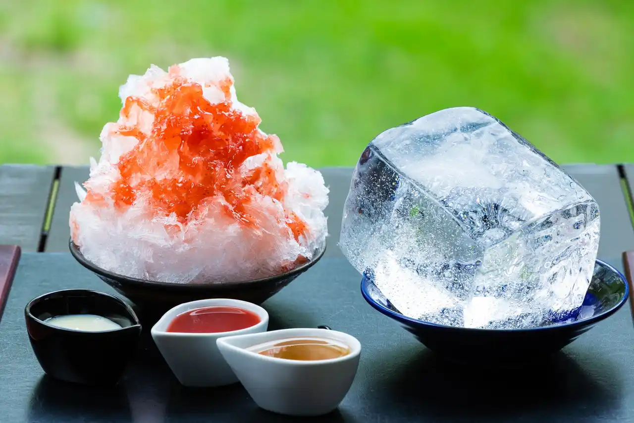 【自然にときめくリゾート 休暇村】 休暇村日光湯元「天然氷のかき氷屋」がビジター向けの販売を７月18日より開始　“かき氷激戦区・日光”の天然氷でつくるふわふわ食感と頭がキーンとならない冷たさをお楽しみください
