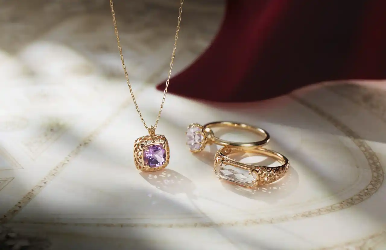 【株式会社エフ・ディ・シィ・プロダクツ】 EAU DOUCE ４℃から“仮面舞踏会”の世界を表現したジュエリー「2025 Autumn Collection」が登場