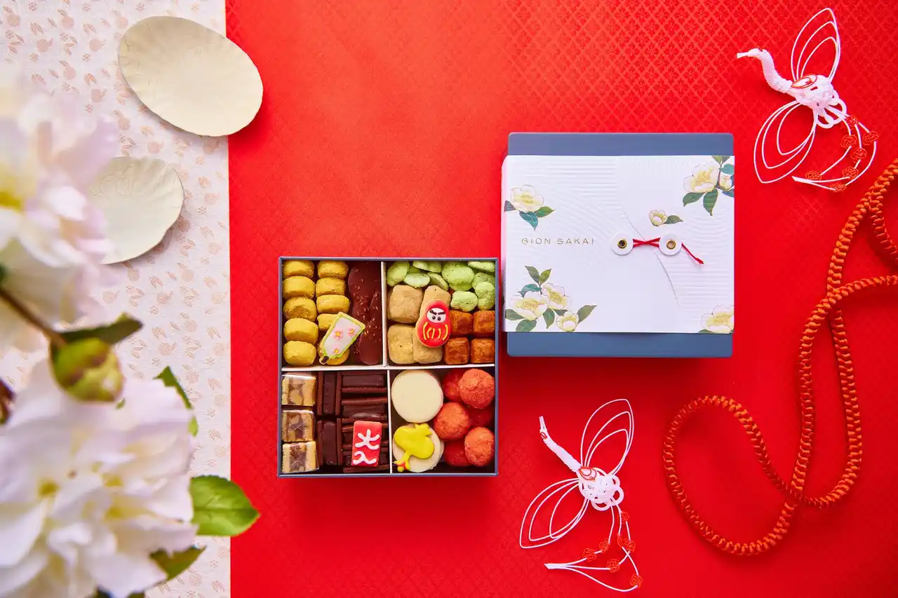 【株式会社 美十】 お正月を彩る「初春おせち缶」と和のテイストを加えた「ガレット・デ・ロワ」を期間限定販売