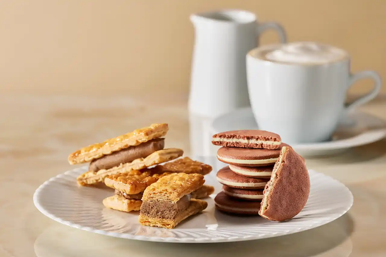 【FiOLATTE】品川駅でしか出会えない、香ばしいコーヒーの余韻と上品な甘さ。ラテスイーツの心華やぐアソートギフトが7月18日新登場！