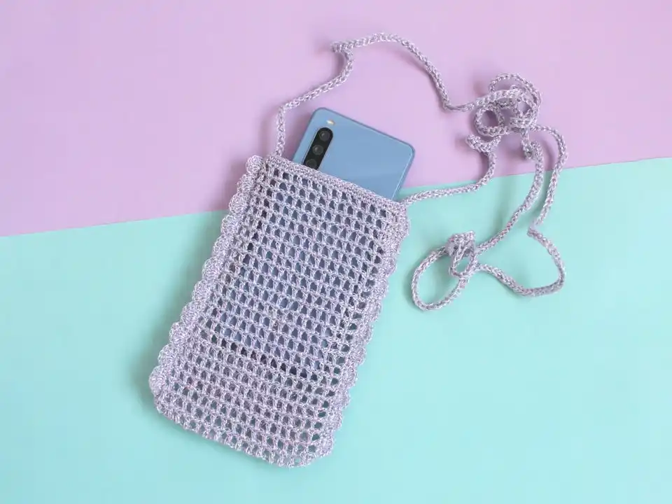 【7月限定・無料配布】編み物ブーム到来！韓国毛糸「Galaxy」でつくる“キラキラスマホポシェット”の新作編み図が登場