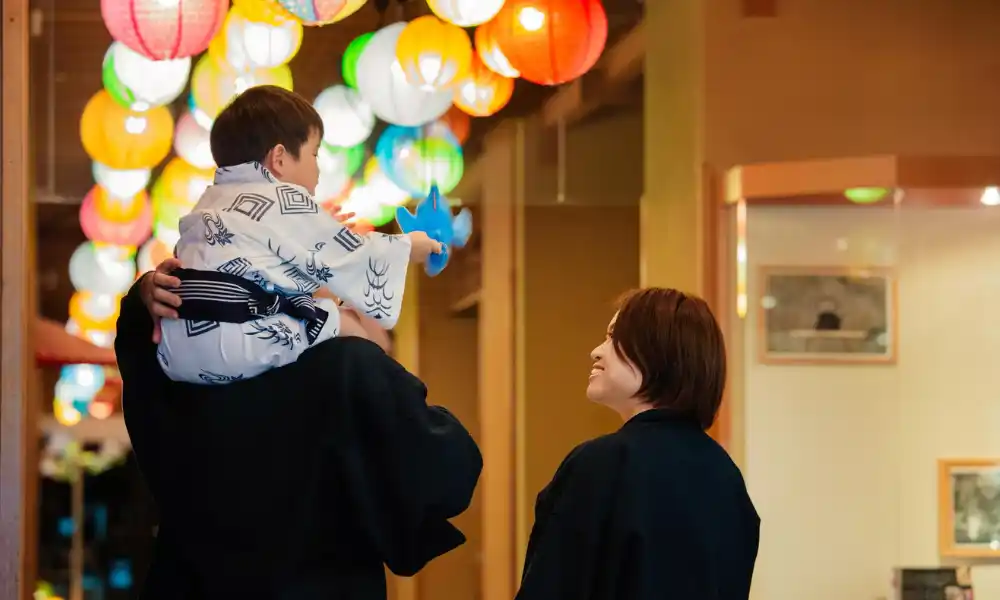 【野口観光マネジメント株式会社】 【函館／湯の川温泉】冬の家族旅行を全力応援。函館・湯の川温泉で“親も子も嬉しい”公式HP限定プランを販売【小学生以下半額×60分飲み放題】