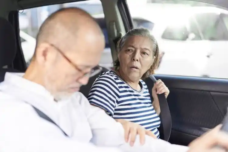 【旭自動車株式会社】 70代以上の66%が運転に「不安なし」と回答。新潟県のドライバー352人への調査の結果、家族との意識ギャップが浮き彫りに。免許返納意識と交通支援ニーズの“リアルな分岐点”とは。