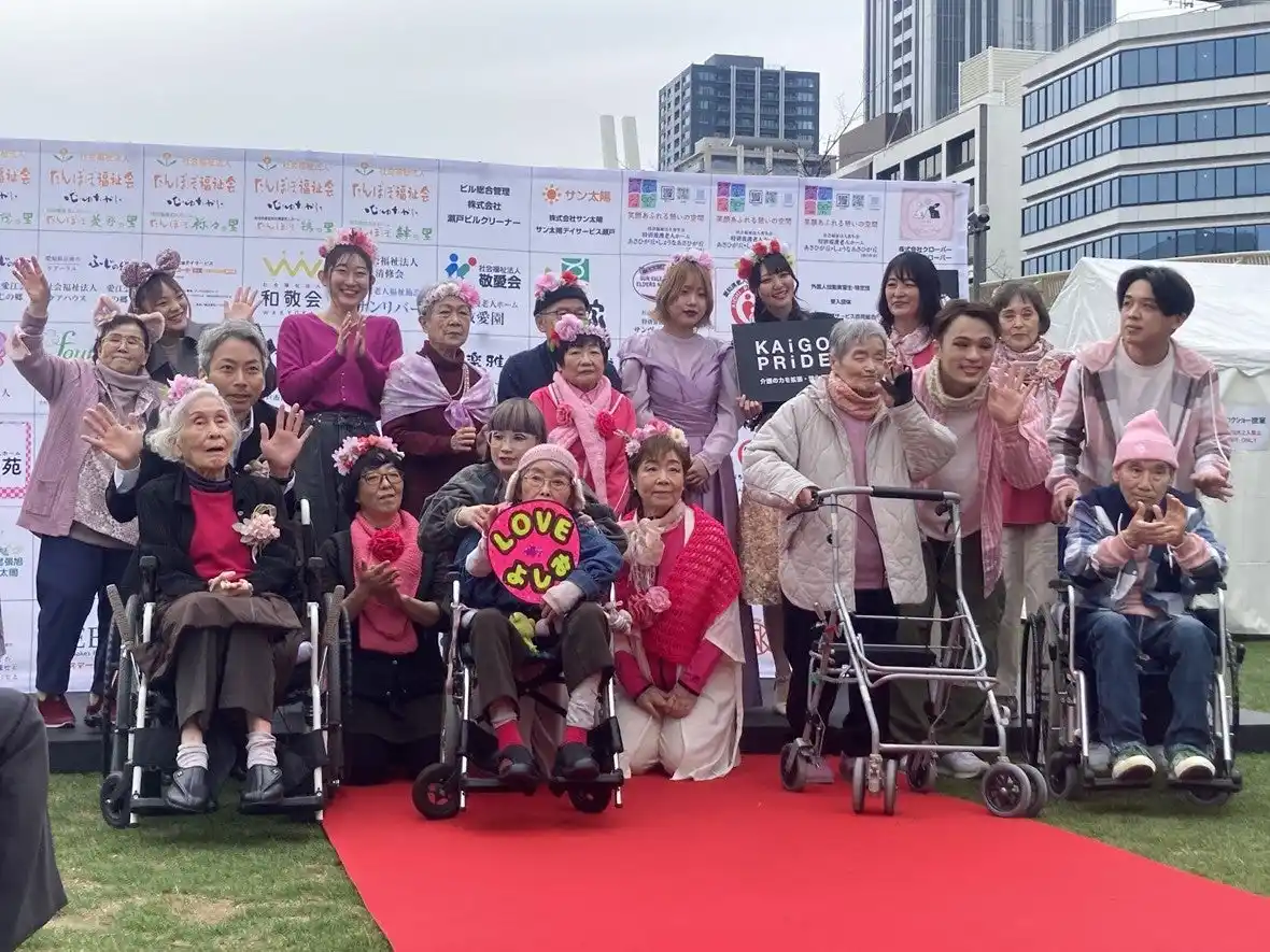 最高齢101歳のモデルがランウェイへ　高齢者×介護職×学生が「美容」でつながるファッションウォーク開催【介護美容研究所／株式会社ミライプロジェクト】