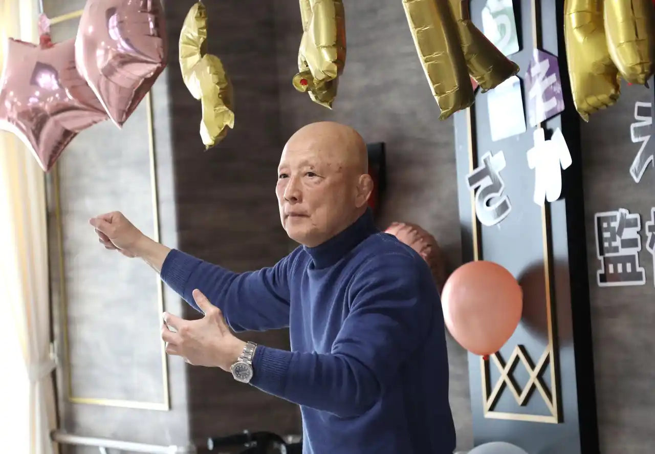 介護事業のクルール３施設にて、レスリング名将の栄監督の訪問イベントが開催されました。