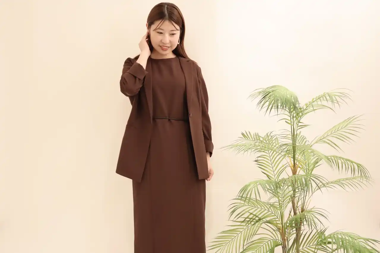 【青山商事】 長期化する夏に向けて“秋色夏素材”のカセット服を発売　忙しい朝でも簡単コーデ、機能満載の万能アイテム