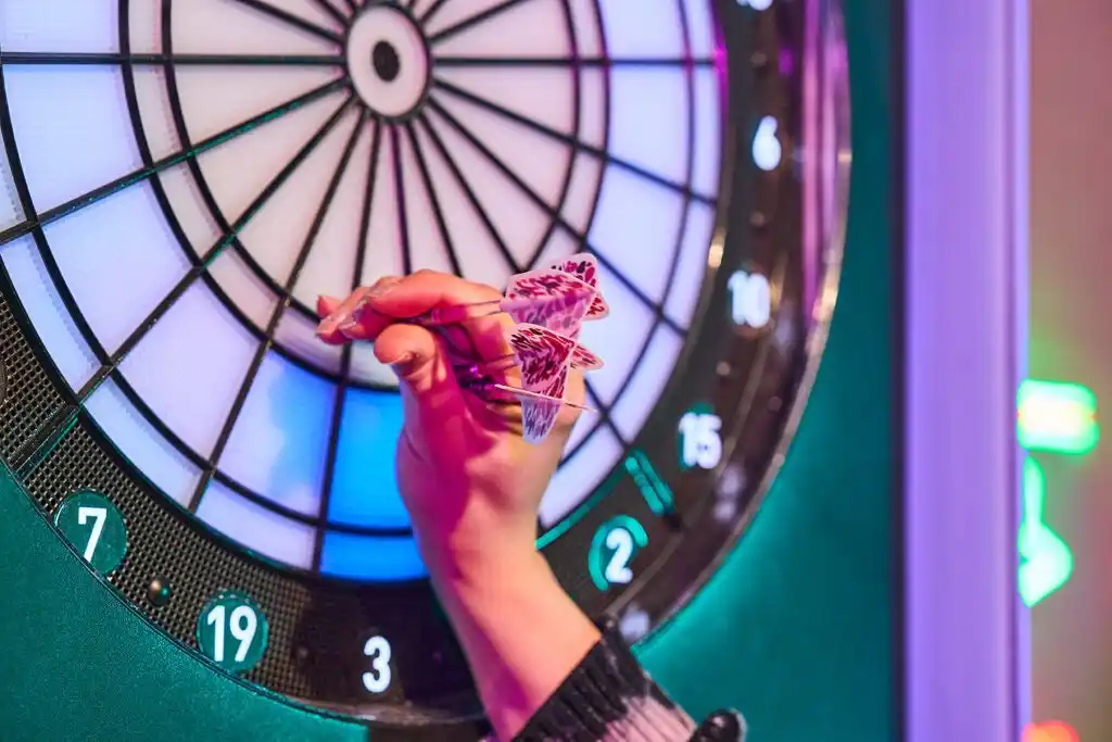 【株式会社ダーツライブ】 【11月1日はダーツの日】なぜこの日?最新のダーツ事情