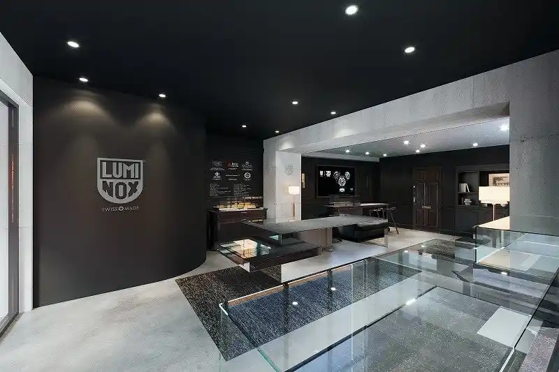【株式会社リベルタ】 これからの未来へ、ルミノックスの世界観を繋ぐFLAGSHIP 【Luminox Lounge】東京・南青山にNEW OPEN2025年8月8日（金）
