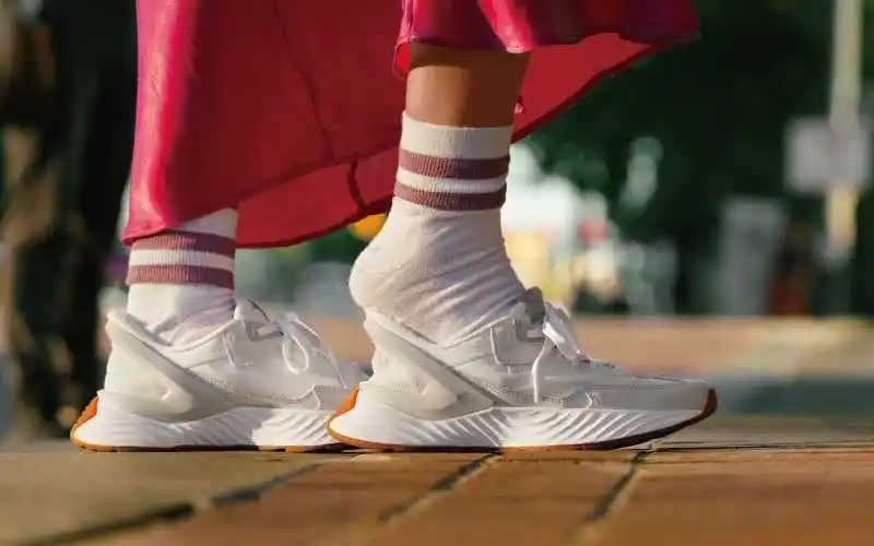 【丸紅コンシューマーブランズ株式会社】 海外セレブリティやイノベーターに愛されるアメリカ発のハンズフリーシューズブランド「Kizik（キジック）」が12月17日（水）より大丸神戸店1階にてKizik POP-UP STORE をオープン