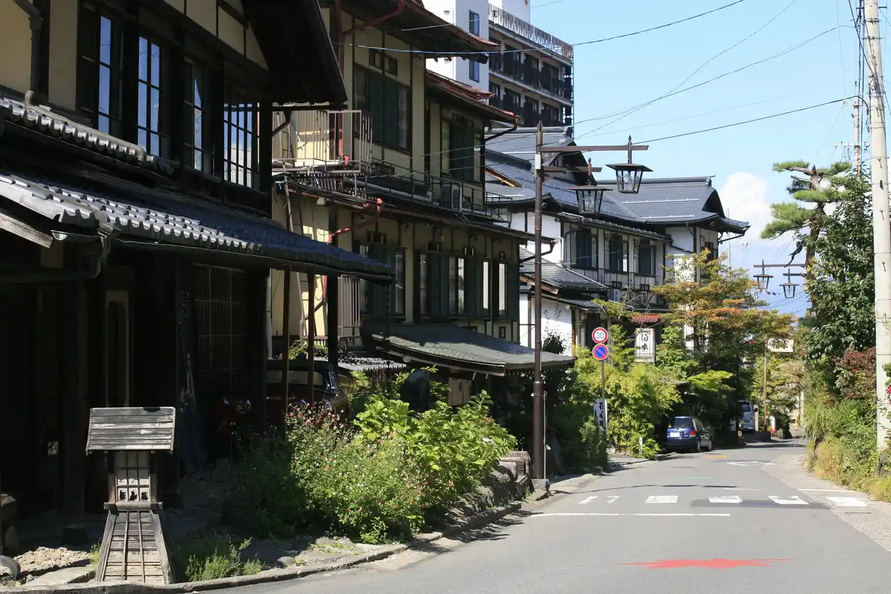 サンクゼール×山ノ内町　湯田中駅周辺のまちづくり！湯田中駅前温泉「楓の館」に期間限定ショップ開設