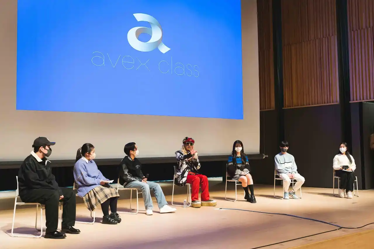 【エイベックス株式会社】 アーティストが 「才能や夢を信じる力」の大切さを伝える出張型キャリア教育プログラム「avex class」が第19回キッズデザイン賞を受賞