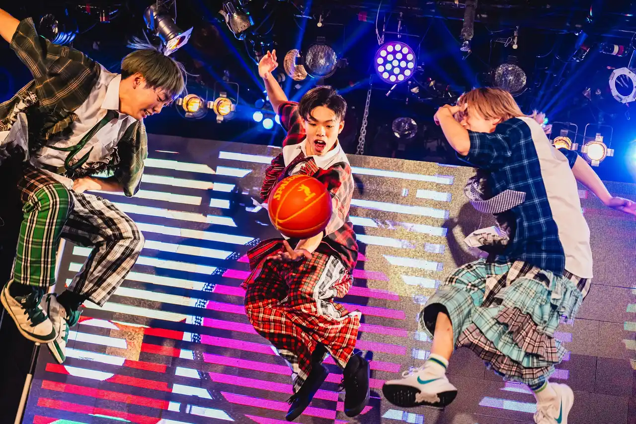 【ISARIBI株式会社】 REAL AKIBA BOYZの後輩ユニットRAJ GLANZ、1周年ワンマンライブを大盛況で開催！世界に羽ばたく決意を胸に、次なるステージは東名阪ツアーへ